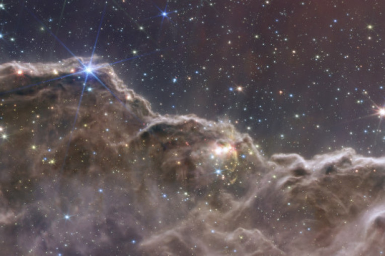 Magično: Nove fotografije najmoćnijeg teleskopa - svetlo staro 13,8 milijardi godina! (FOTO)