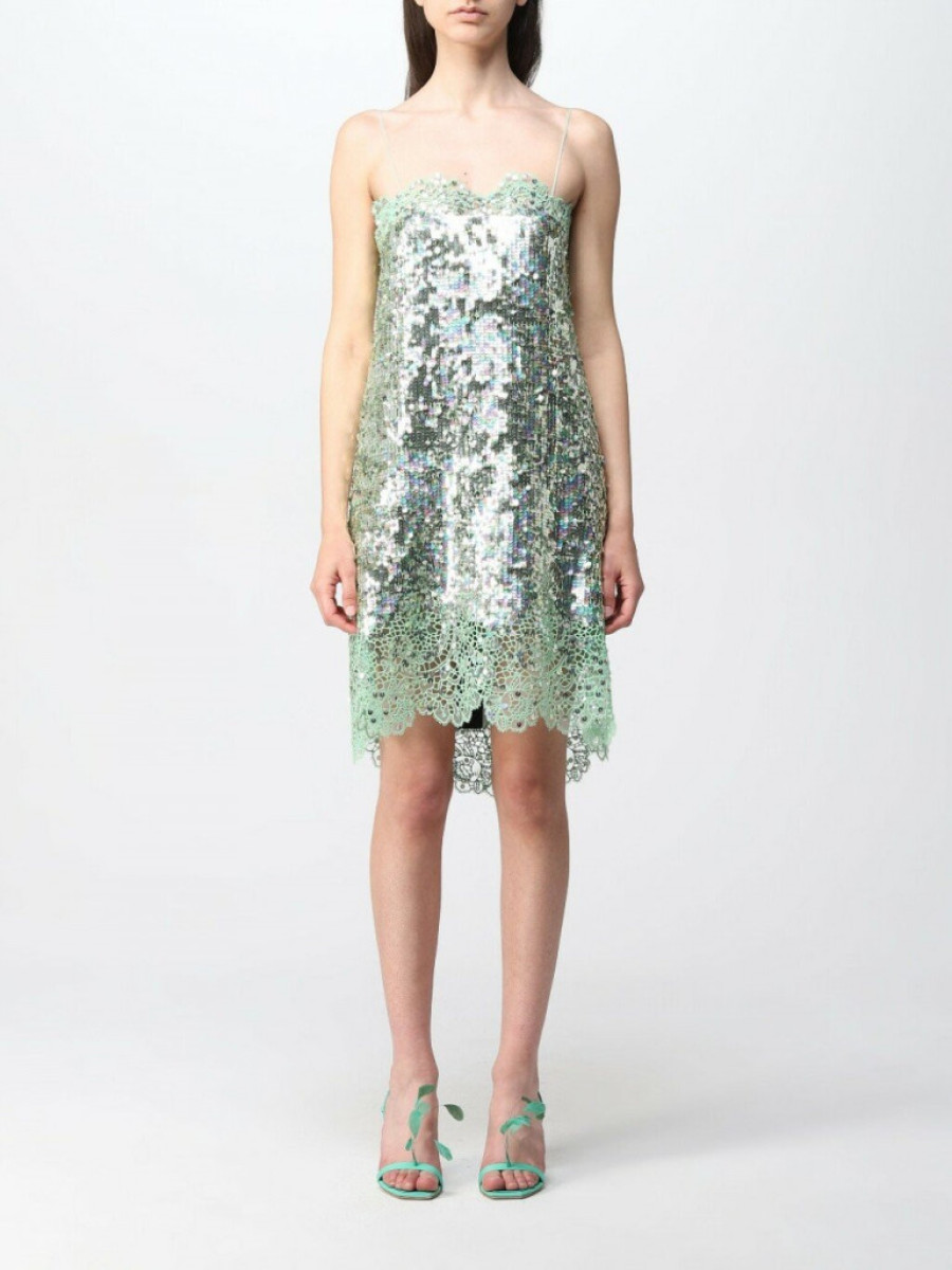 Letnja haljina Amal Kluni o kojoj bruje mreže, a „Vog“ kaže da je to najodvažnije izdanje lepe pravnice (FOTO)