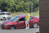 Kakav peh! Asfalt čoveku progutao automobil nasred kolovoza na Novom Beogradu! (FOTO)