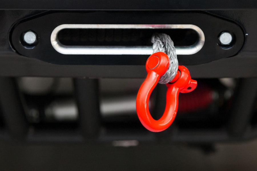 Pokvario vam se auto nasred auto-puta: Da li prijatelj sme da vas odšlepa do kuće ili servisa?