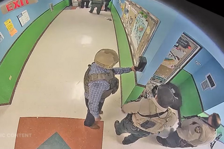 Otkriveno ko je policajac koji je nonšalantno dezinfikovao ruke tokom masakra u osnovnoj školi (VIDEO)