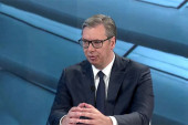 Predsednik Vučić se obratio javnosti: Rast plate i penzija - minimalac značajno veći!