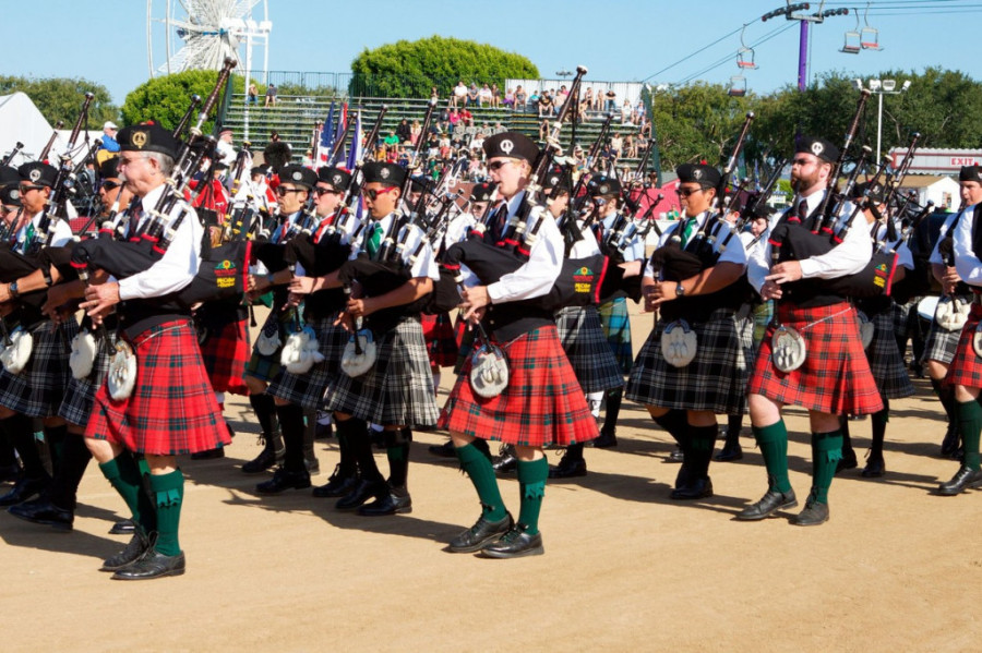 Žene ih smatraju muževnim i privlačnim! Istorija legendarne karirane suknje na muškarcima