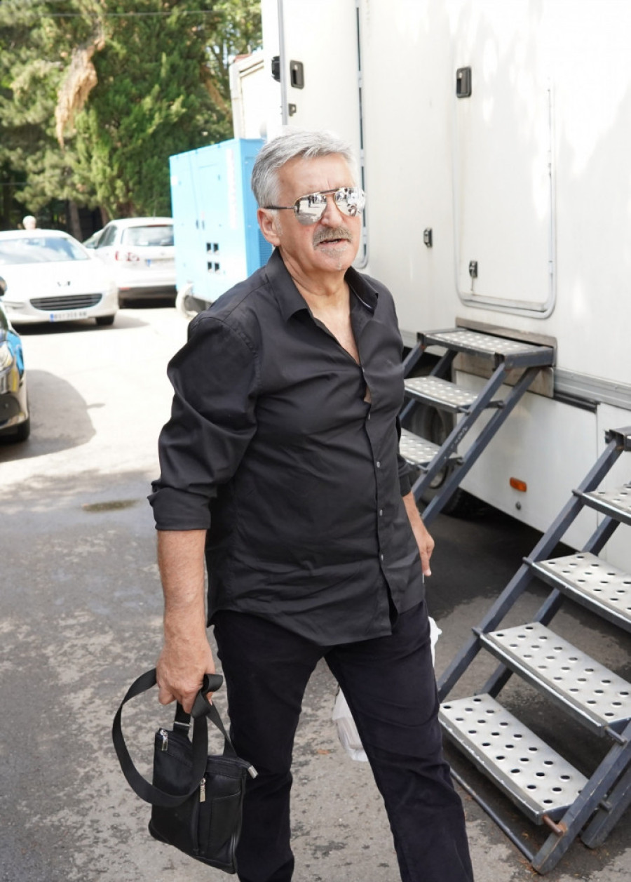 Njegove kolege se brčkaju na moru, a Bosanac obilazi manastire: Dobio i poklon (FOTO)