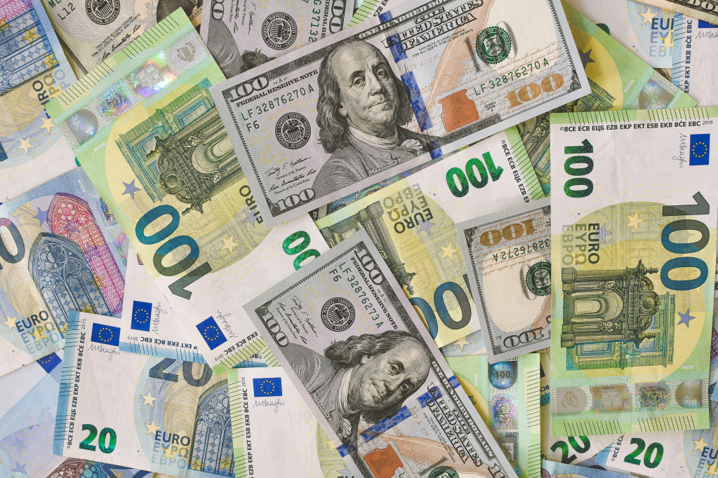 Evro na najnižem nivou u poslednjih pet nedelja prema dolaru