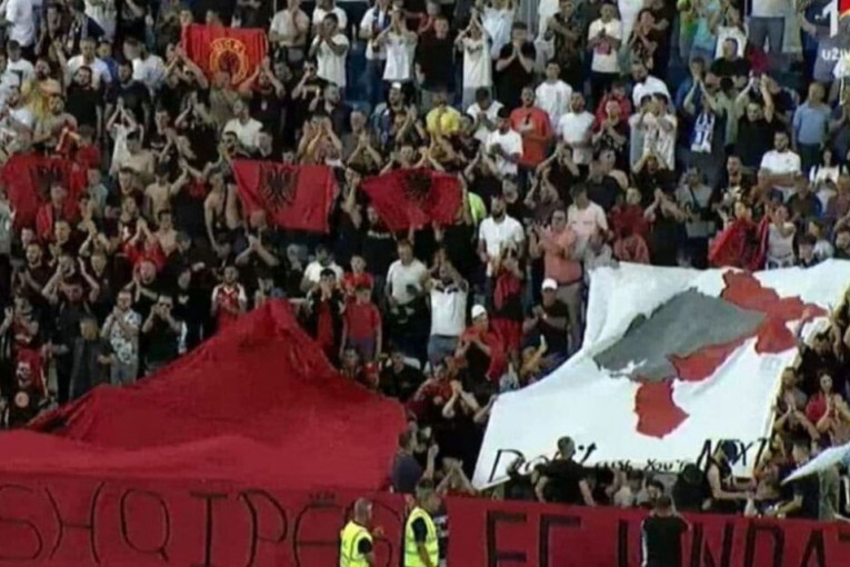 Neverovatne provokacije albanskih navijača usred Prištine: Uputili pretnje Crnoj Gori?!