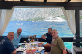 Danilović i Radonjić uslikani tokom ručka na primorju, sve začinio sin predsednika: "Kuda plovi obaj brod"?