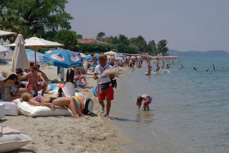 Nema više tuširanja na plaži u Istri: Na snazi restrikcija vode prvog stepena!
