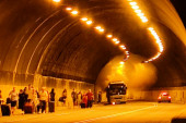 Zapalio se autobus pun turista u tunelu kod Čajetine: Uspaničeni ljudi bežali kroz gusti dim