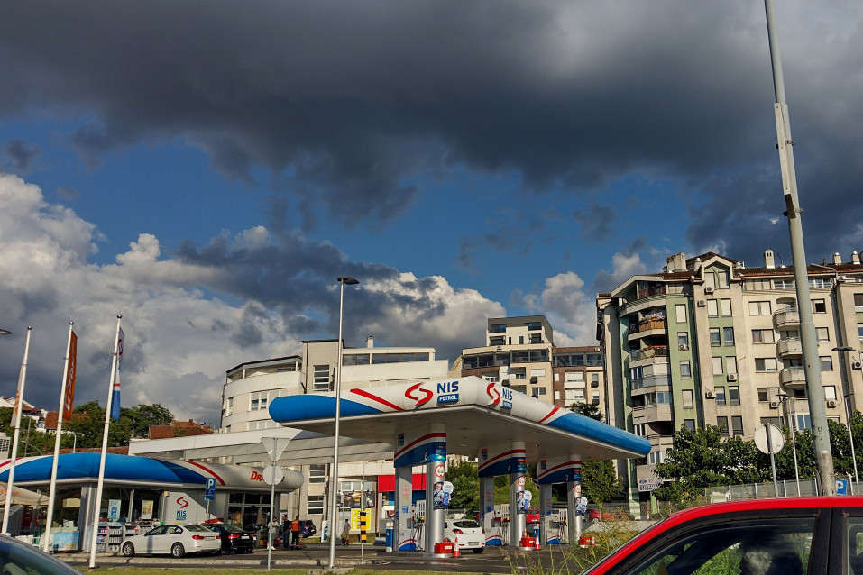 Požar na Stolovima i dalje nije lokalizovan: Juče jedna osoba stradala!