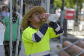Španija se bori sa sušom: Građani se oslanjaju na cisterne sa vodom za piće!