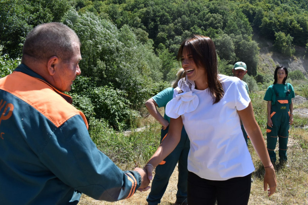 Ministarka Vujović obišla početak radova na izgradnji kanalizacione mreže u Gornjem Milanovcu