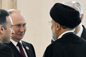 Putin stigao u Iran: Srdačno dočekan na aerodromu, čekaju ga tri runde pregovora i jedan samit (VIDEO)