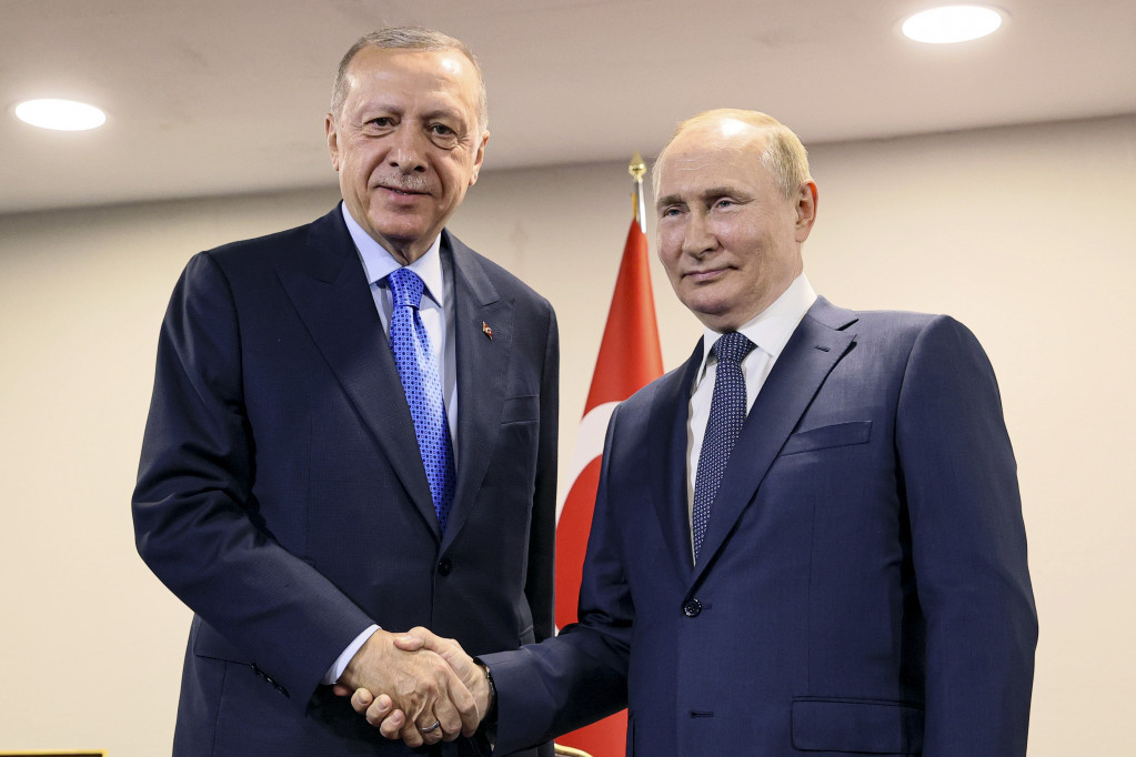 Erdogan i Putin obavili razgovor: Ankara smatra da je važno da se sukob između Rusije i Ukrajine reši razgovorima što pre