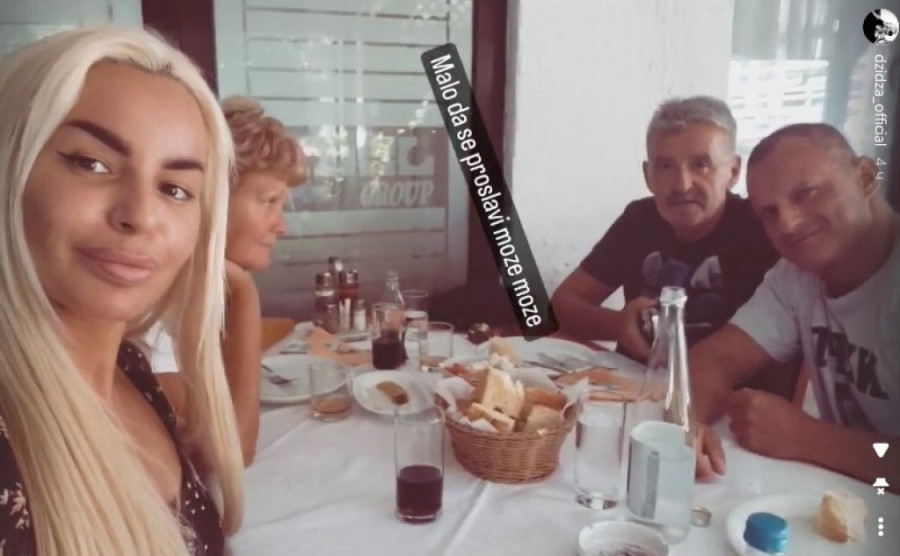 Veliko slavlje u domu Stojkovića! Sa Bosancem pored Džidže zaseli supruga i sin: Evo kako oni izgledaju (FOTO)