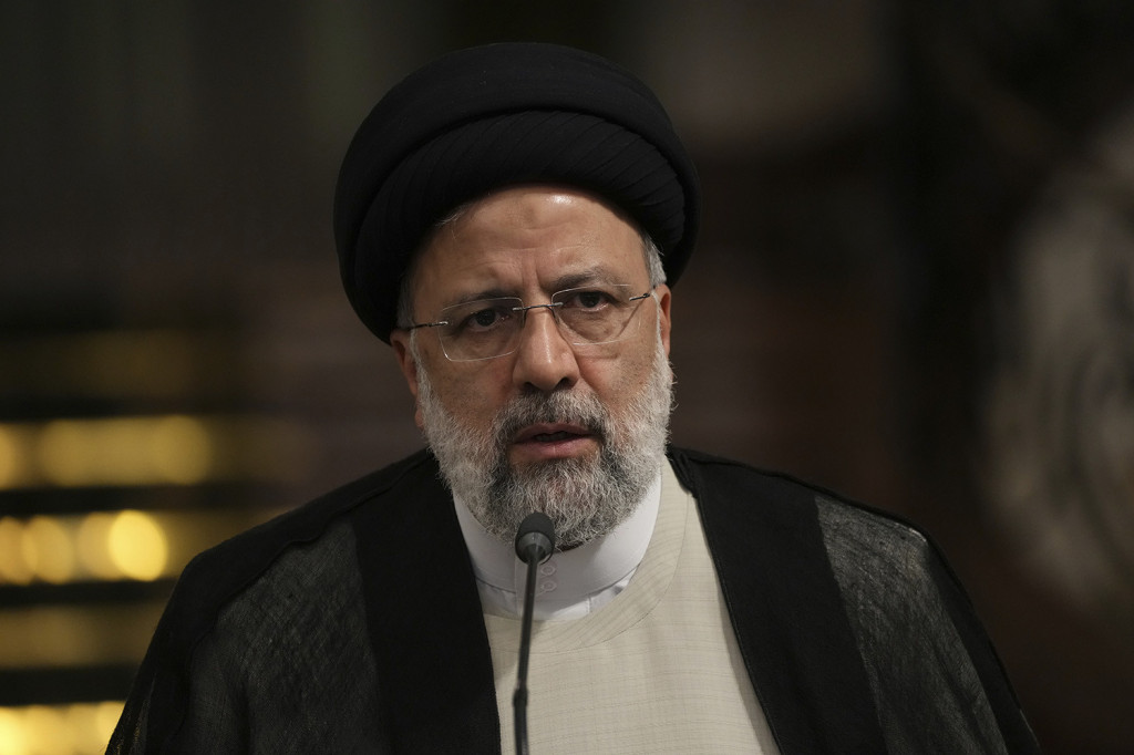Iran tuguje za stradalim predsednikom! Počeli trodnevni pogrebni obredi za Ebrahima Raisija (VIDEO)
