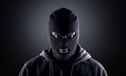 Muškarci sa fantomkama provalili u crkvu u Gornjoj Gušterici kod Prištine