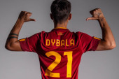 Završen je senzacionalni transfer - Dibala potpisao za Romu i odmah Matiću oteo broj (FOTO)