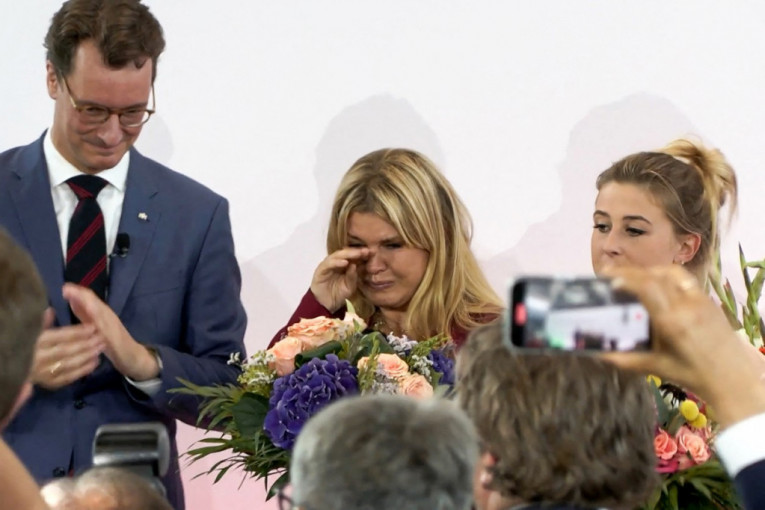Šumaherova surpuga se rasplakala! Dok porodicu prozivaju zbog "skrivanja" Mihaela, Korinu savladale emocije (FOTO, VIDEO)