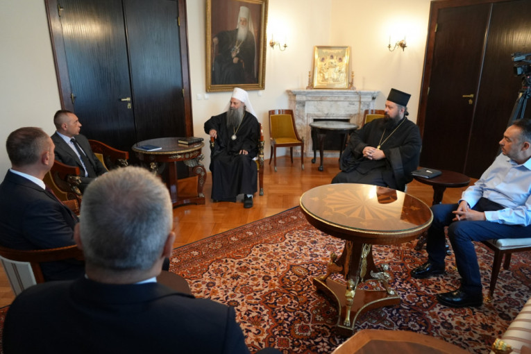 Patrijarh Porfirije i Vulin o zaštiti prava našeg naroda van otadžbine (FOTO)