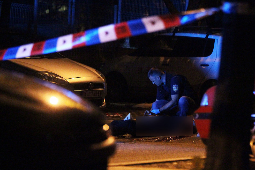 Tužna scena u Aleksandrovcu: Pronađeno telo mladića sa oružjem u ruci