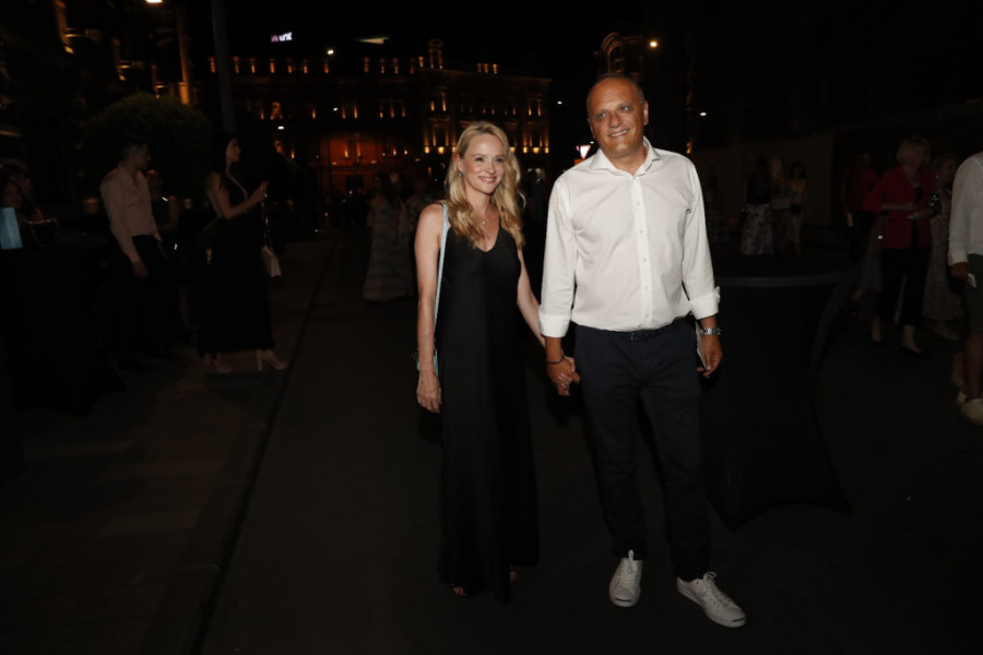 Hit ljubavna priča Čurovića! Kad ju je prvi put poljubio, ona ga udarila: Iz treće mu rekla „da" - nije joj se svideo prsten!