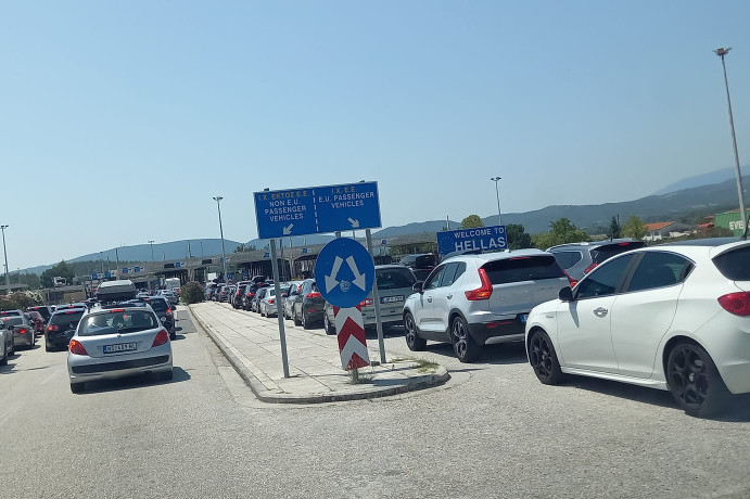 "Ojadili su nas!": Incident na graničnom prelazu u Grčkoj - turisti iz Srbije oduzeta hrana iz frižidera