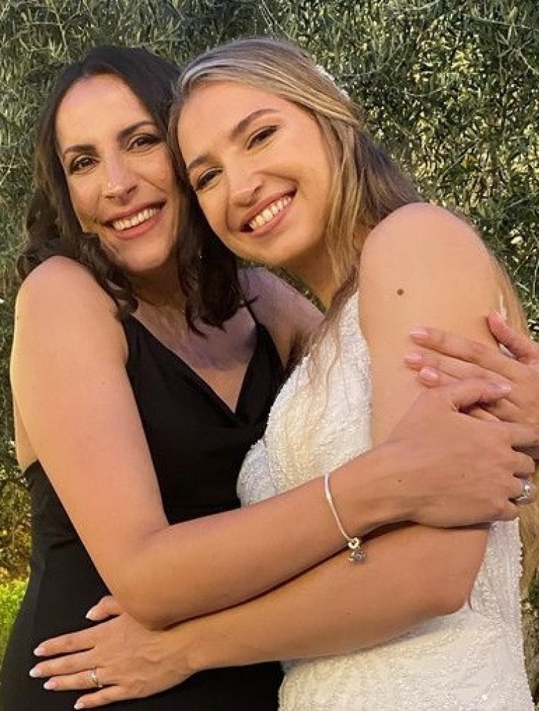 Kakav tim za stolom u restoranu! Cela postava zlatnih srpskih odbojkašica na svadbi reprezentativke Turske (FOTO)