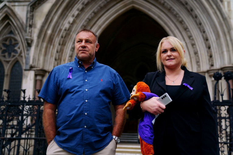 Potresan slučaj u Britaniji: Roditelji gube bitku na sudu da sina održe u životu!