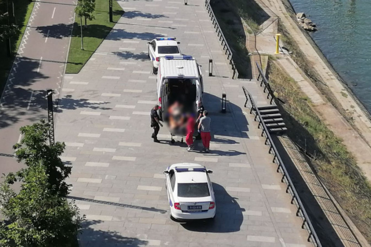 UZNEMIRUJUĆE Užas na Brankovom mostu! Stranac skočio u Savu, krvav ubačen u vozilo Hitne pomoći (FOTO/VIDEO)