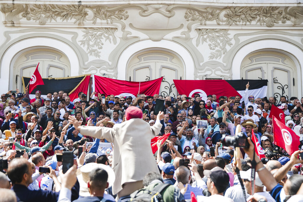 Haos se vraća u zemlju koja je pokrenula Arapsko proleće: Predsednik zacementirao svoju vlast, ali je ipak uneo jednu novinu