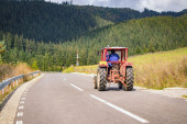24SEDAM ZRENJANIN Niz saobraćajnih edukacija za vozače traktora, mlade i decu, učesnike u saobraćaju