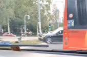 Udes na Vidikovcu: Vozač BMW-a se zakucao u banderu, od siline udarca je iskrivio! (FOTO)