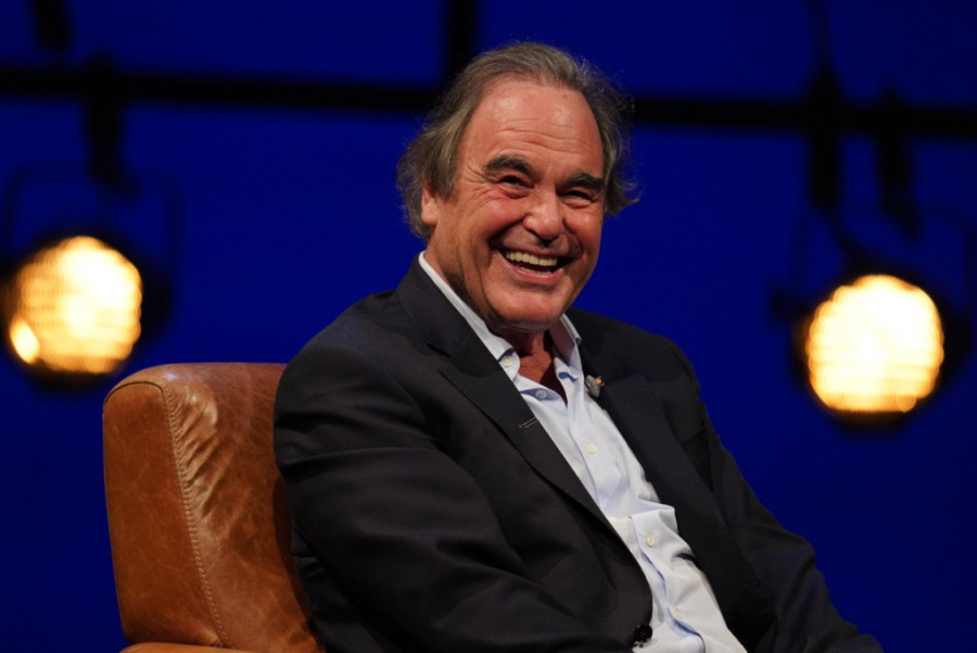 Slavni Oliver Stoun se posle 10 godina vratio filmu sa neobičnom ljubavnom pričom: Odabran glavni glumac (FOTO)