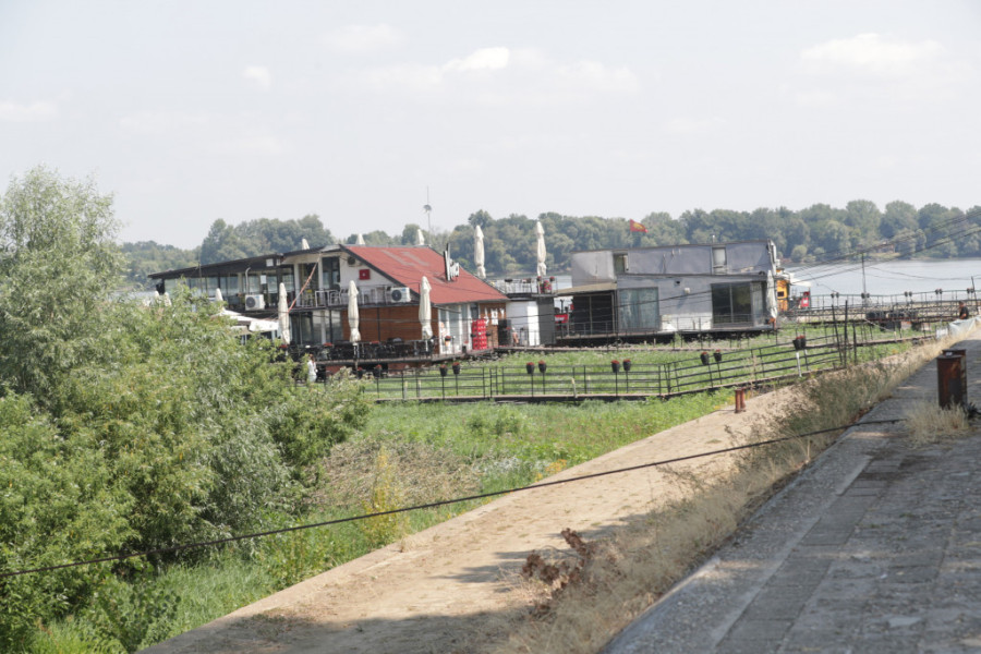 Načičkanim splavovima na priobalju dolazi kraj! Broj mesta duž reke biće ograničen, a evo ko će "gospodariti" beogradskim kejovima
