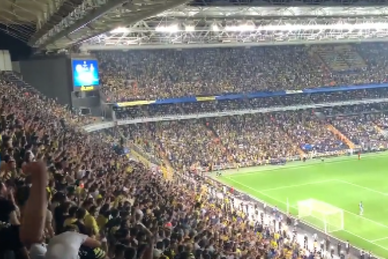 Dinamo izbacio Fener, ceo stadion u Istanbulu skandirao Putinu (VIDEO)