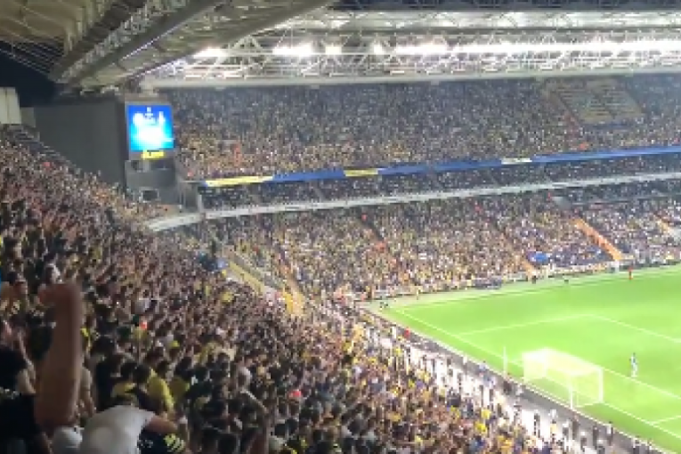 Dinamo izbacio Fener, ceo stadion u Istanbulu skandirao Putinu (VIDEO)