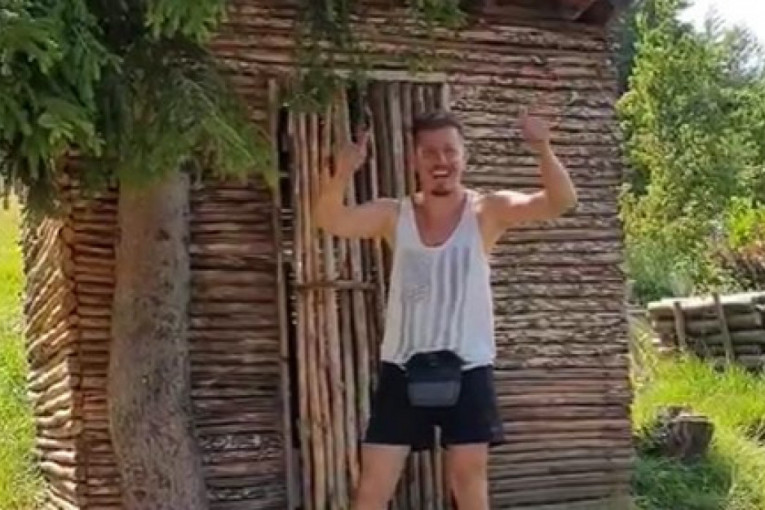 Dok se pevači utrkuju ko će otići na skuplju destinaciju, Dinča boravi u kolibi na Moravi: Pevač uživa u čarima prirode (FOTO)