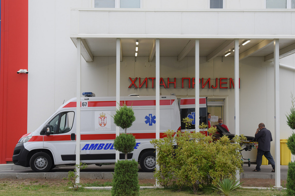 Nesreća kod Bačke Topole: Poginuo muškarac, ima povređenih - vozilima smrskani prednji delovi (FOTO)