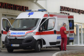 Nesreća u Sremčici: Autobus sleteo sa puta i završio u njivi