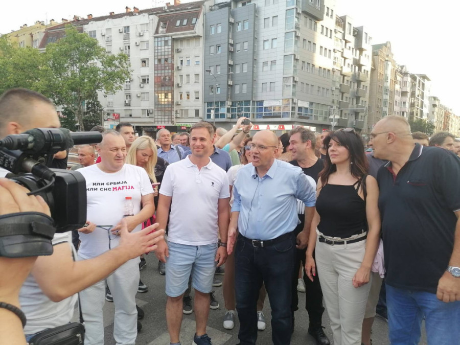 Novosađani ogorčeni divljanjem opozicije: Bora Solunac pokušao da prikupi jeftine političke poene, pa izazvao gnev građana