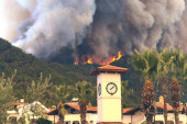 Veliki požar u Marmarisu: Vatra "guta" hotel, u plamenu stambena područja u oblasti ekskluzivnog letovališta (VIDEO)