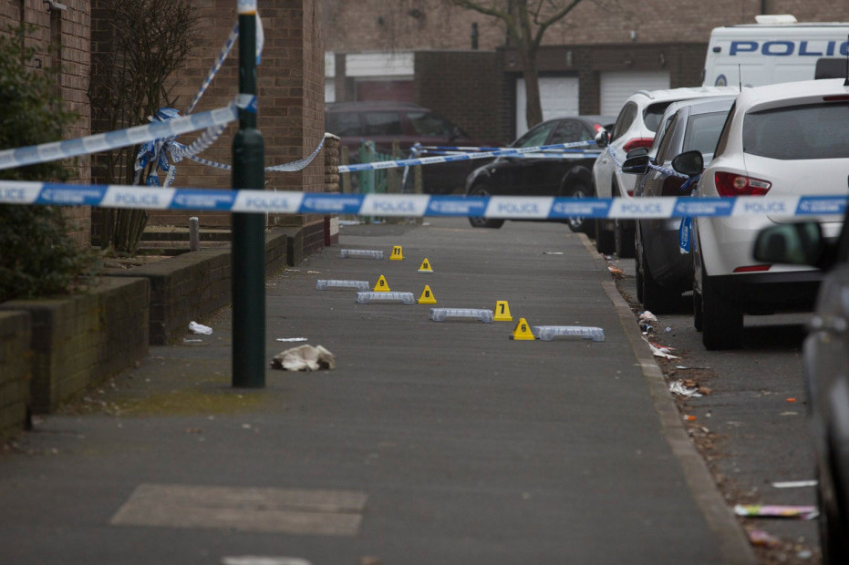 Napad na britanskog policajca: Istraživao napad nožem, pogođen strelom