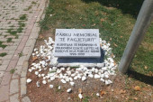 Bruka i sramota u Prištini! Kod Hrama Hrista Spasa ploča s natpisom na albanskom
