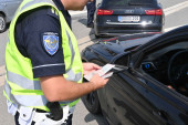 Vozio BMW drogiran i bez dozvole: Policija u Šapcu zadržala vozača