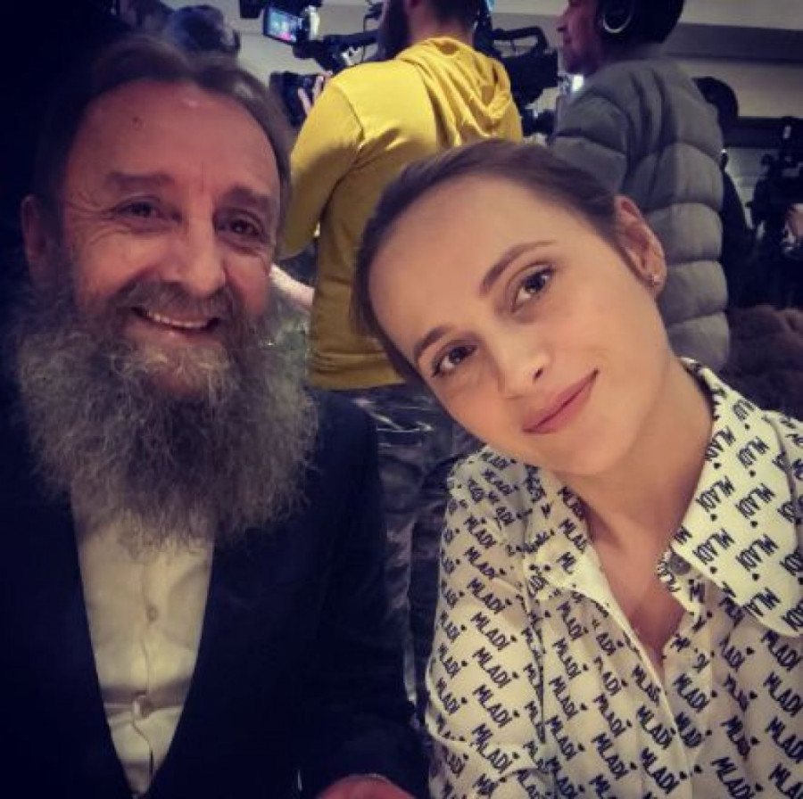 Političar slavi 70. rođendan, a njegova 36 godina mlađa supruga mu se javno obratila uz fotku iz porodičnog doma