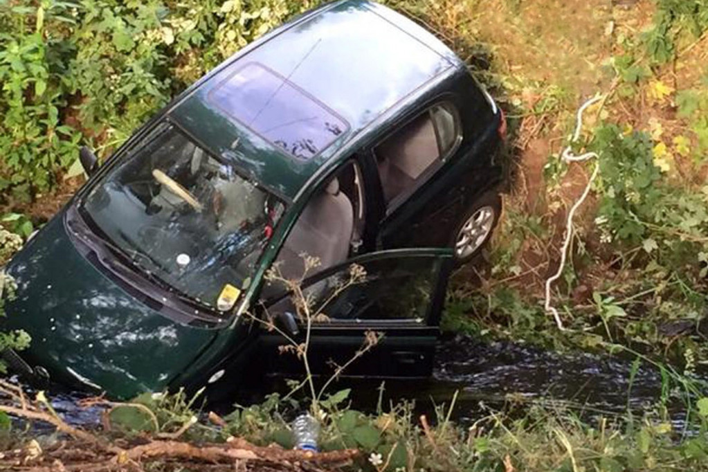 Poginuo muškarac (31) u Valjevu: "Opel" sleteo sa puta i prevrtao se, pa završio na boku