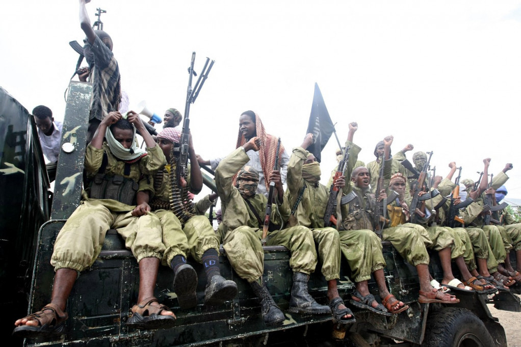 Islamistička grupa Al Šabab nastavlja da seje strah u Somaliji: Militanti oteli helikopter UN - među zarobljenima najmanje pet stranaca!