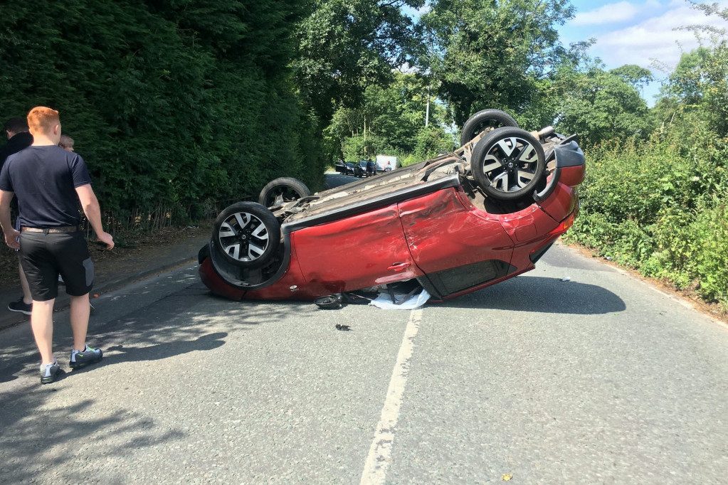 Prevrnuo se automobil nasred auto-puta: Saobraćajna nezgoda kod Šimanovaca