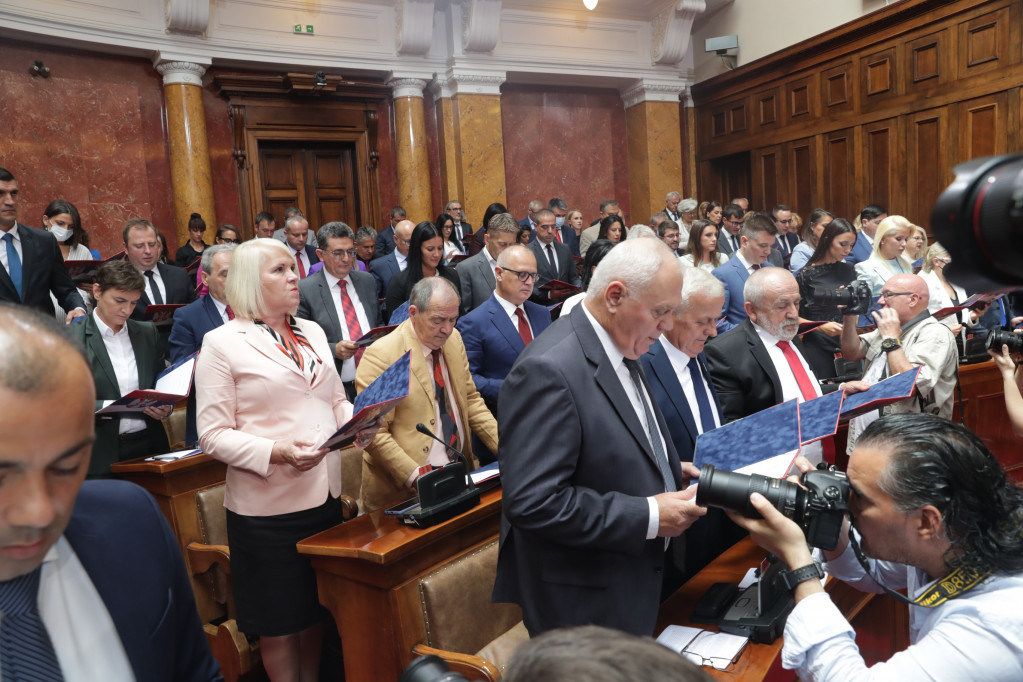 Srbija dobila novi parlament: Poslanici položili zakletvu (FOTO/VIDEO)